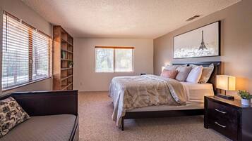 書桌、熨斗/熨衫板、可攜式嬰兒床、Wi-Fi