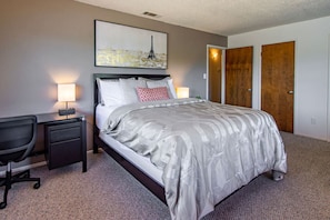 Skrivebord, strygejern/strygebræt, weekendseng, Wi-Fi