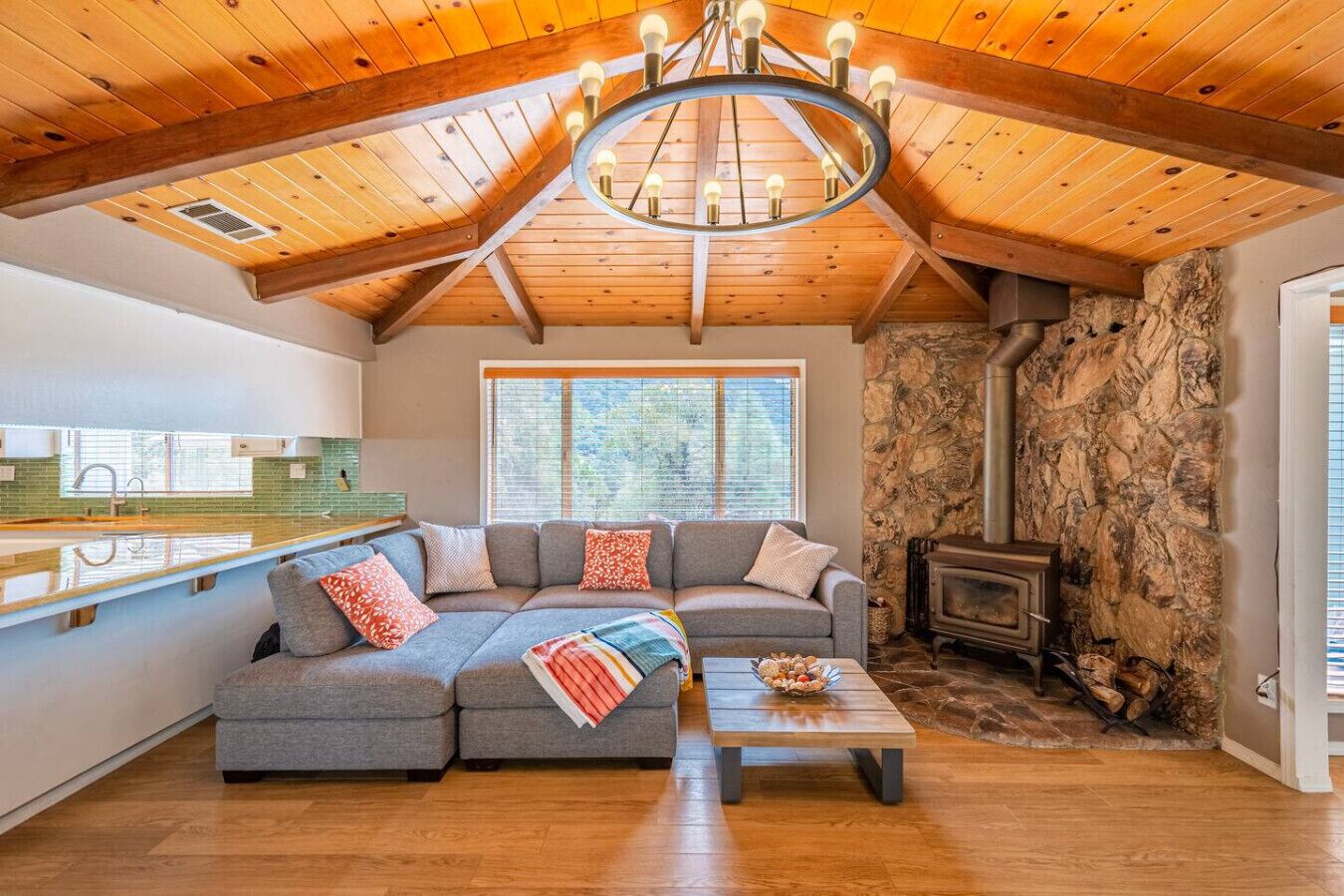 TV, fireplace, table tennis, stereo