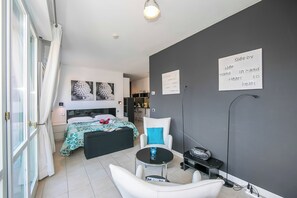 Iron/ironing board, free WiFi, bed sheets