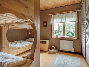 2 habitaciones y tabla de planchar con plancha 