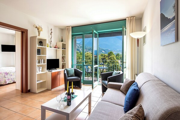 TV - Porto Letizia S15, Porlezza, Italy (Porlezza)