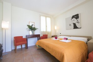 1 bedroom, free WiFi, bed sheets - Porto Letizia Begonia 5, Porlezza, Italy (Porlezza)