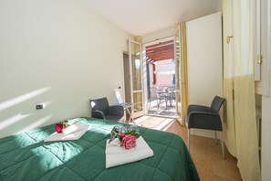 1 bedroom, free WiFi, bed sheets - Porto Letizia Begonia 5, Porlezza, Italy (Porlezza)