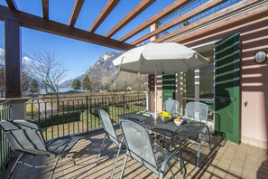 Outdoor dining - Porto Letizia Begonia 5, Porlezza, Italy (Porlezza)