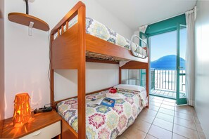 2 slaapkamers, een strijkplank/strijkijzer, gratis wifi, beddengoed