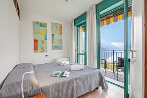 2 bedrooms, free WiFi, bed sheets - Porto Letizia S7, Porlezza, Italy (Porlezza)