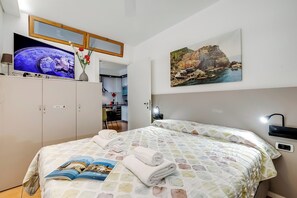 2 bedrooms, iron/ironing board, free WiFi, bed sheets - Porto Letizia P6, Porlezza, Italy (Porlezza)