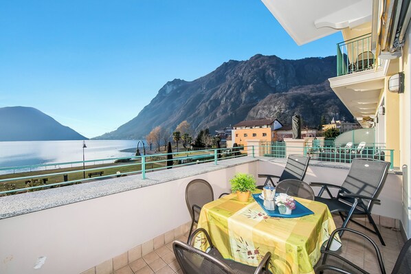 تناول الطعام بالخارج