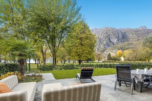 Outdoor dining - Porto Letizia Iris 2, Porlezza, Italy (Porlezza)
