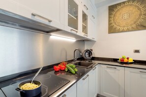 Fridge, microwave, stovetop, dishwasher - Porto Letizia Iris 2, Porlezza, Italy (Porlezza)