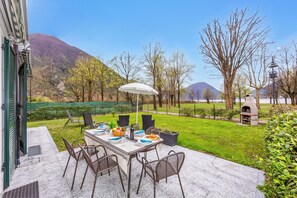 Outdoor dining - Porto Letizia Dalia 1, Porlezza, Italy (Porlezza)