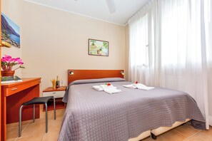 3 bedrooms, iron/ironing board, free WiFi, bed sheets - Porto Letizia Dalia 1, Porlezza, Italy (Porlezza)