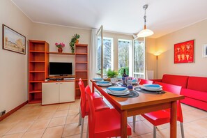 Dining - Porto Letizia Dalia 1, Porlezza, Italy (Porlezza)