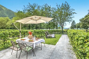 屋外ダイニングエリア