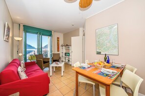 Dining - Porto Letizia T9, Porlezza, Italy (Porlezza)