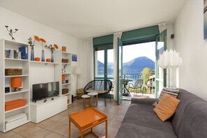 Fernseher, Stereoanlage