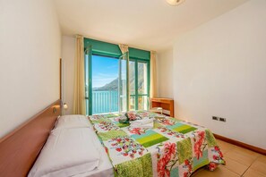 1 bedroom, free WiFi, bed sheets - Porto Letizia T11, Porlezza, Italy (Porlezza)