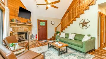 Smart-TV, Kamin, Videospiele, Tischtennisplatte