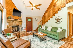 Smart-TV, Kamin, Videospiele, Tischtennisplatte