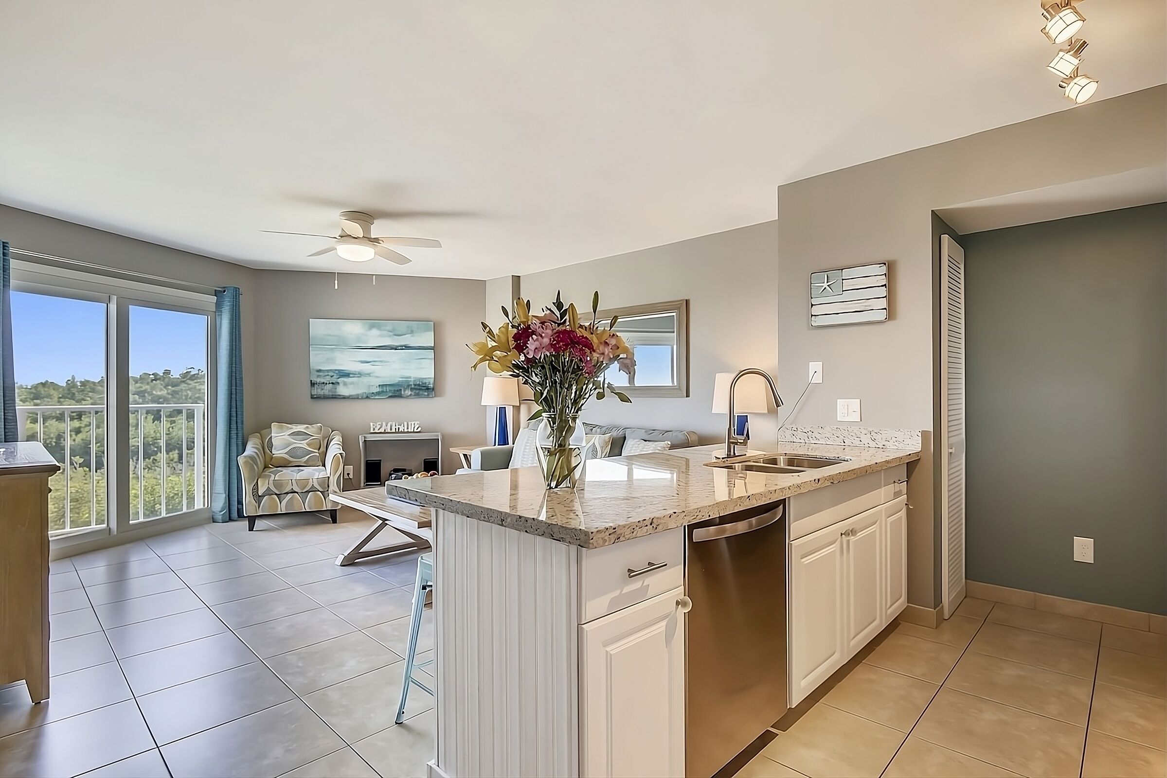 Your Home Away From Home! 2 Relaxing Suites W/ Kitchen And Living Area | Pool