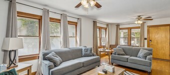 ICT CUTE, COZY AND CHEERFUL 3 BEDROOM HOUSE