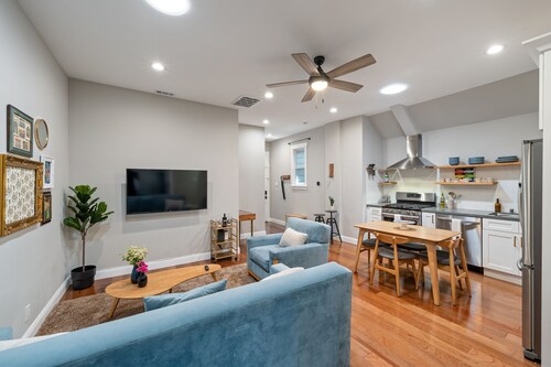 / Luxury Modern Home in Oakland with AC & WFH /