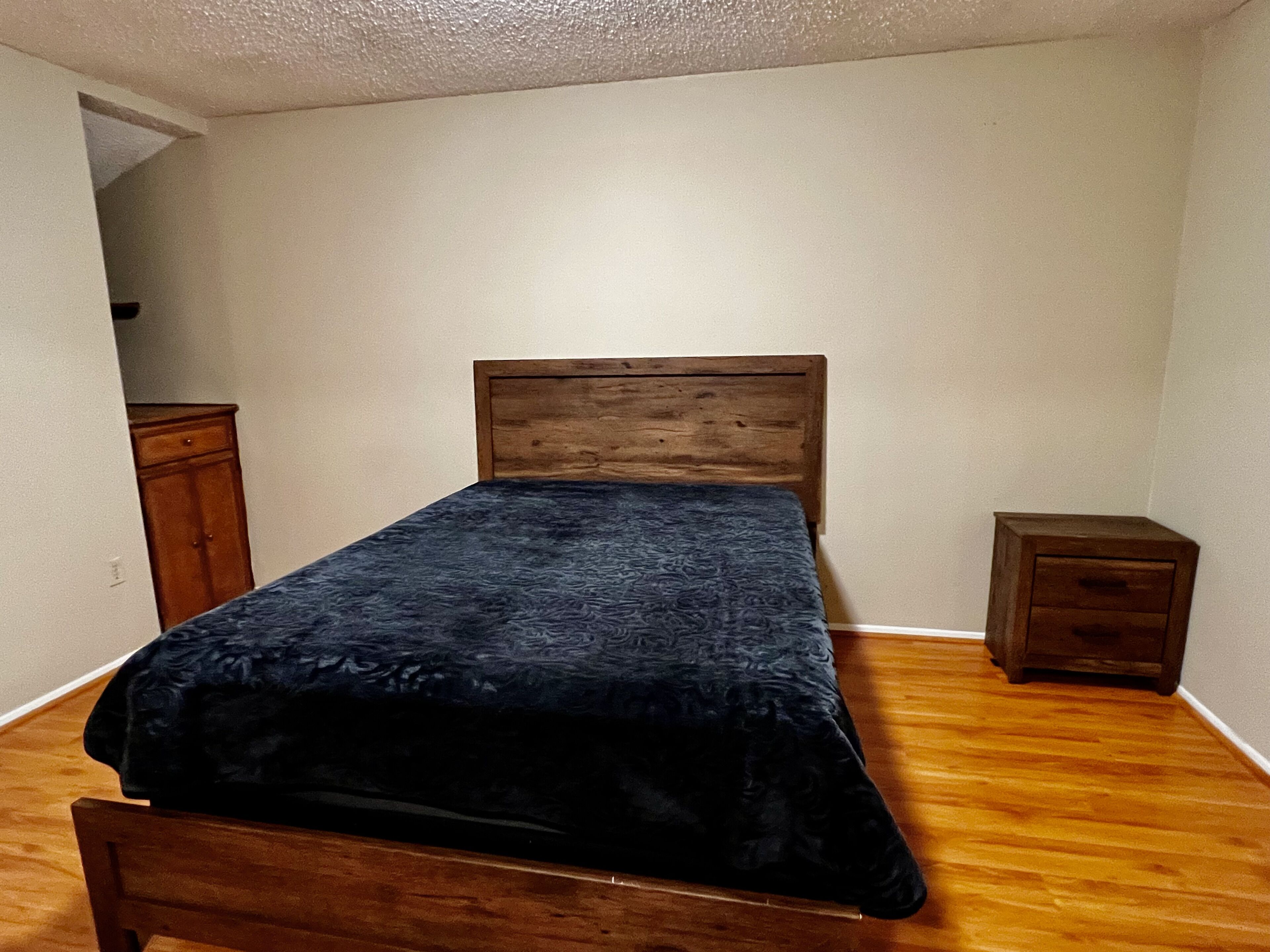 Great 3 Bedroom & 2 Bathroom with Large POOL