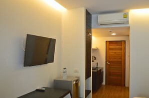 Double or Twin Room with Pool Access | デスク、WiFi (無料)