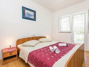 3 bedrooms, WiFi, bed sheets, wheelchair access