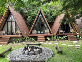 Deluxe Glamping Cabin | Free WiFi, bed sheets