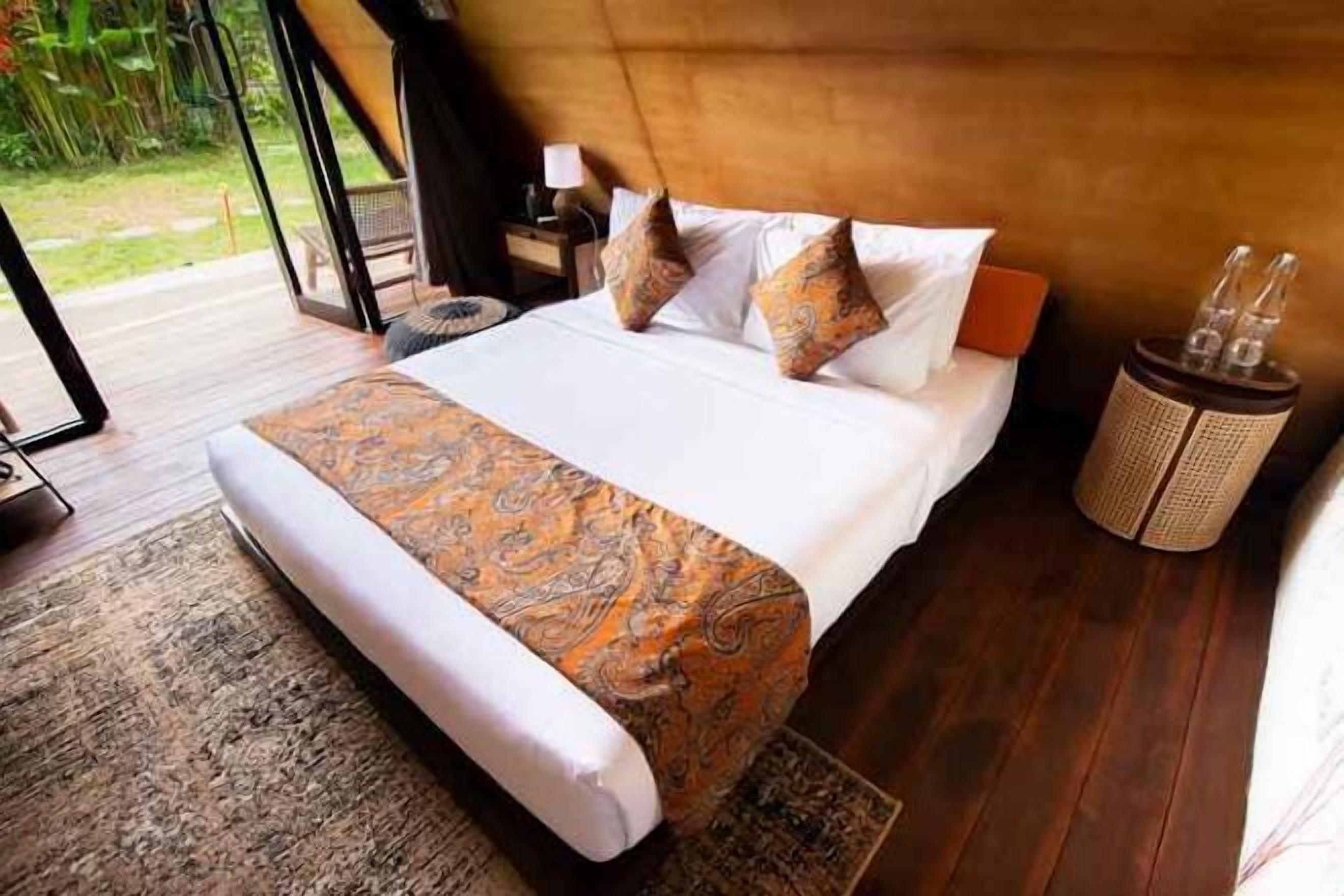 免费 WiFi、床单