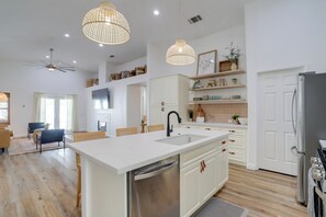 Refrigerador, microondas, parrilla de estufa y lavavajillas 