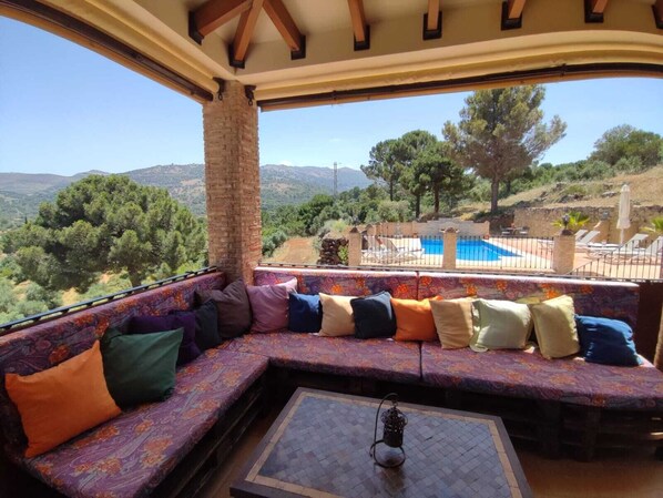 Property grounds - Fantastic villa in Ronda with private pool and barbecue. (Ronda)