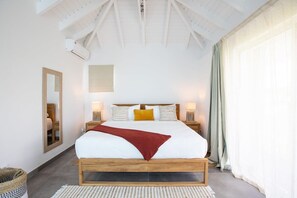 4 habitaciones, tabla de planchar con plancha, wifi y ropa de cama 