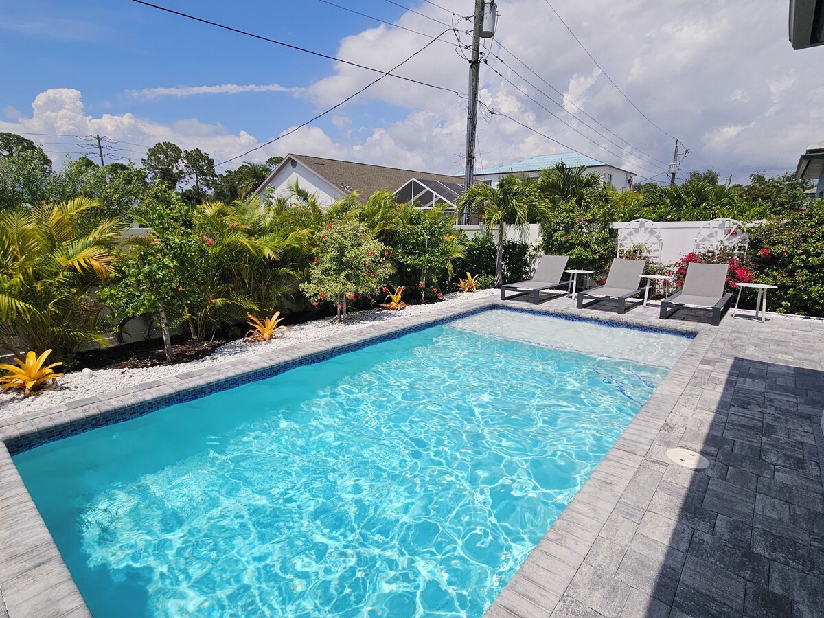 NEW PINBALL/GAMEROOM! Finest Designer Home, Heated Pool, Beach Close, FREE Bikes