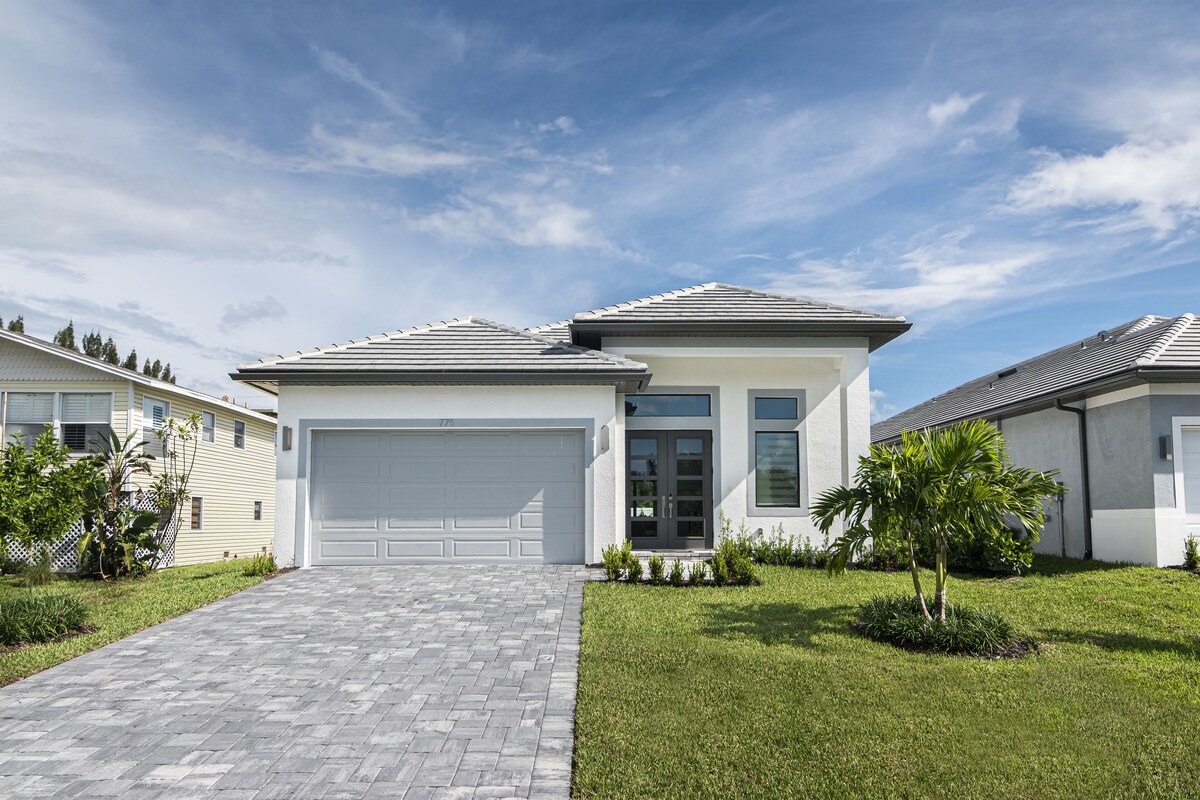 Photo 2 of NEW PINBALL/GAMEROOM! Finest Designer Home, Heated Pool, Beach Close, FREE Bikes