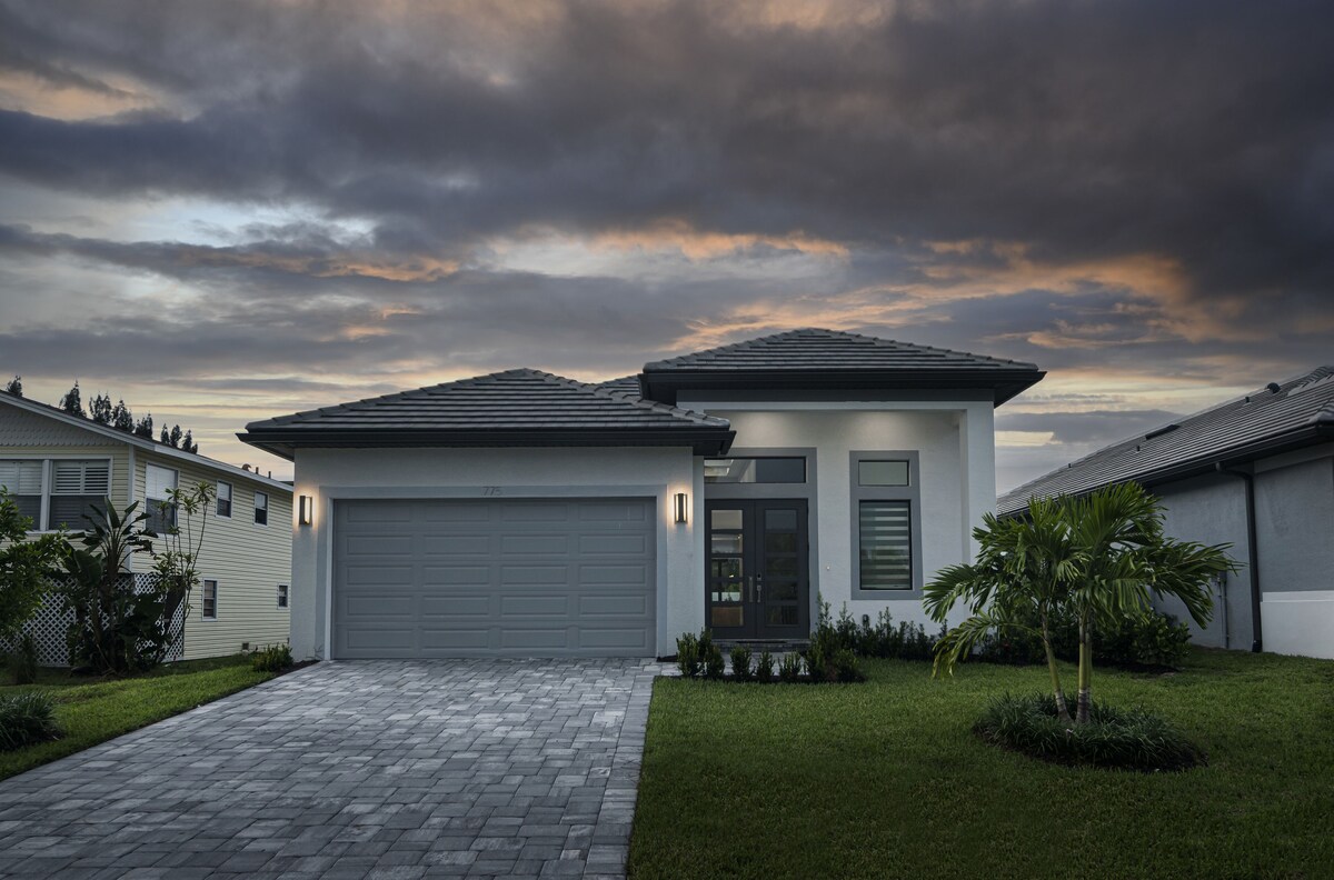Photo 3 of NEW PINBALL/GAMEROOM! Finest Designer Home, Heated Pool, Beach Close, FREE Bikes
