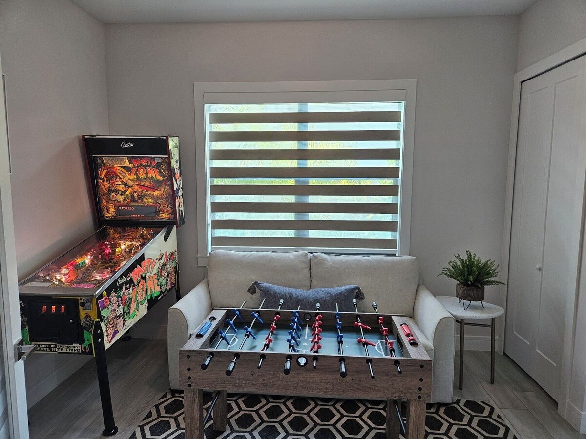 Photo 15 of NEW PINBALL/GAMEROOM! Finest Designer Home, Heated Pool, Beach Close, FREE Bikes
