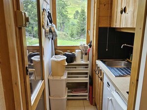 Fridge, dishwasher, coffee/tea maker, toaster