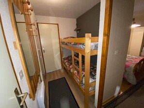 2 bedrooms