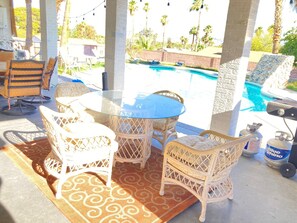 Outdoor dining - 4BDRM CORNERLOT W/POOL AND SPA (Las Vegas)