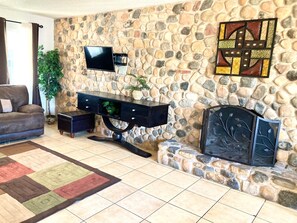 Living area - 4BDRM CORNERLOT W/POOL AND SPA (Las Vegas)