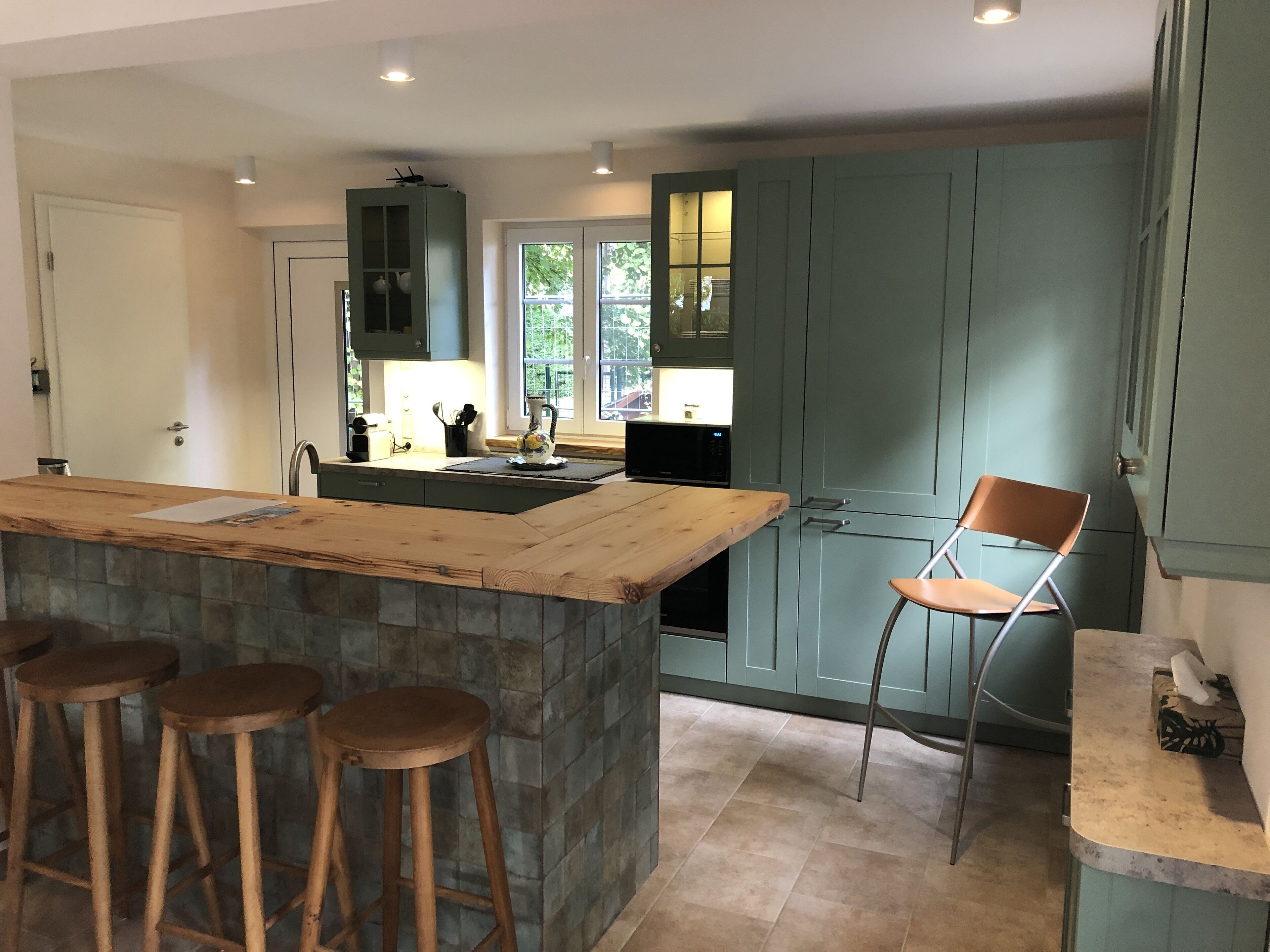 Dishwasher, dining tables