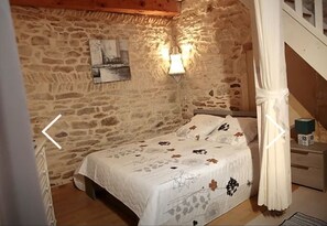 4 bedrooms, iron/ironing board, WiFi, bed sheets - Village house with roof terrace. (Tavel)