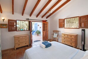 3 bedrooms, desk, iron/ironing board, travel cot