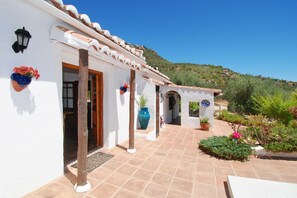 تفاصيل الفندق من الخارج