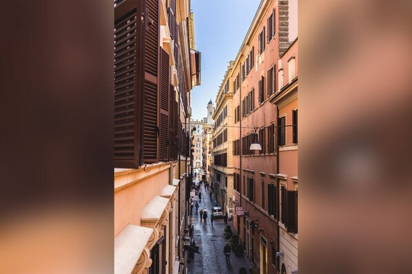 Miscellaneous - GuestHost - Comfortable and elegant 90sqm apartment that can accommodate up to 4 people. Located on the second floor, with elevator (not suitable for disabled people), of a building few steps away from the Spanish Steps, the apartment is the best solutio (Rome)