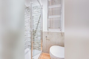 Douche, sèche-cheveux