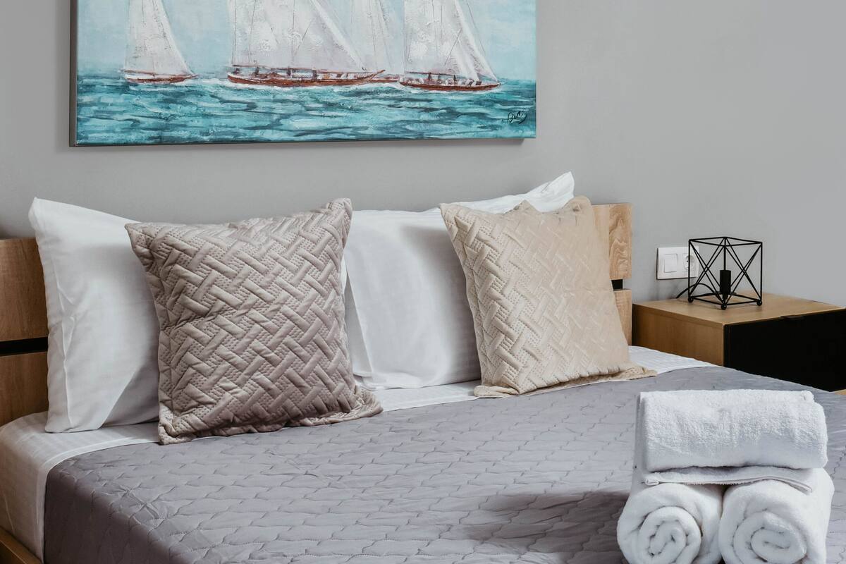 Chambre Double, rez-de-chaussée | Literie de qualité supérieure, bureau, Wi-Fi gratuit, draps fournis